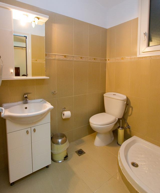 Hotel Viana Лутра Едипсу Екстериор снимка