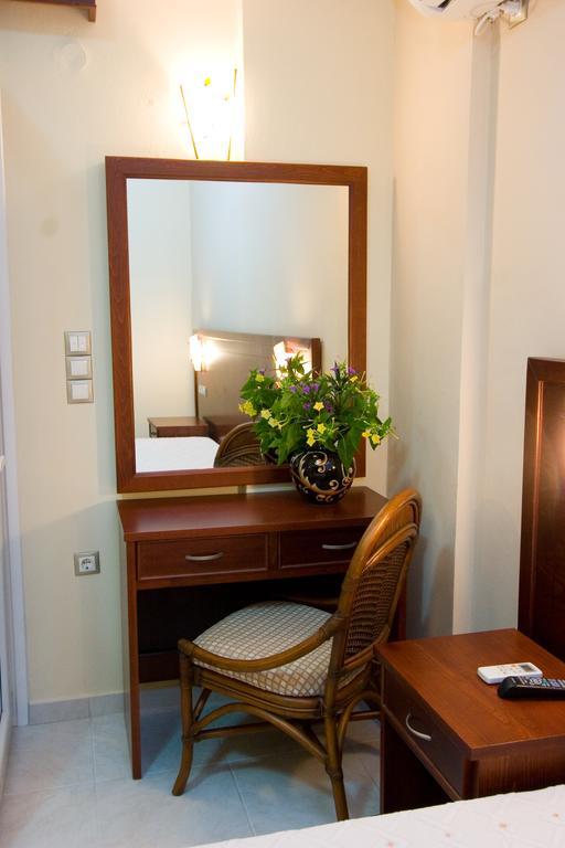 Hotel Viana Лутра Едипсу Екстериор снимка